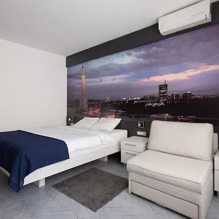 Apartment Square 19