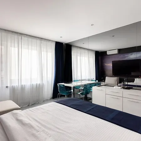 Apartment Square 19 *