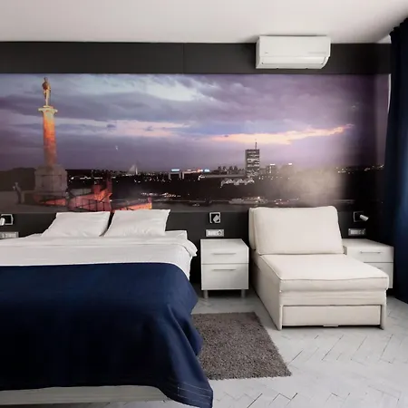 Apartment Square 19
